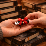 Pendrive con vídeos familiares digitalizados como regalo original